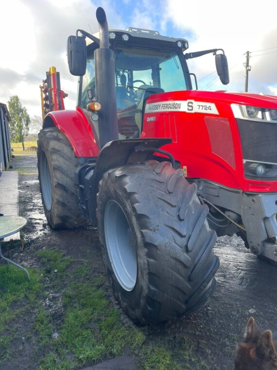 Massey Ferguson 7724